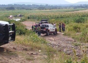 Buscan a dos jóvenes que ingresaron a nadar en cuerpo de agua