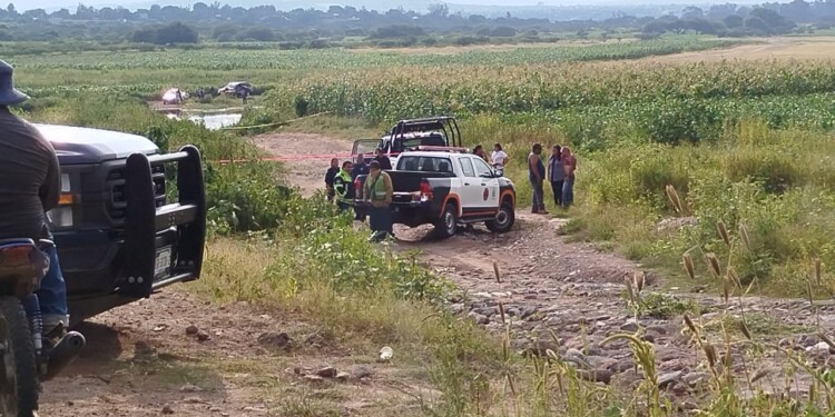Buscan a dos jóvenes que ingresaron a nadar en cuerpo de agua