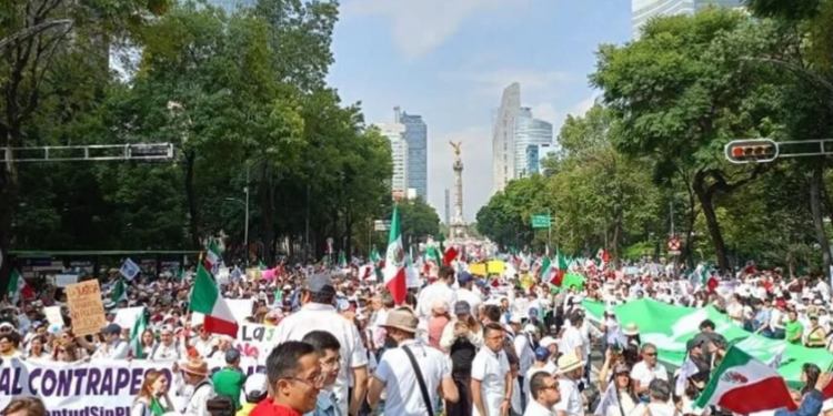 Marchan universitarios contra la reforma judicial
