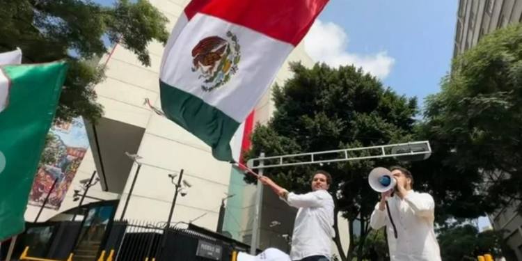 Llega marcha de universitarios el Senado