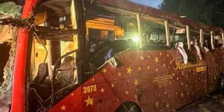Siete víctimas de volcadura de autobús en Mississippi son mexicanas, confirma SRE