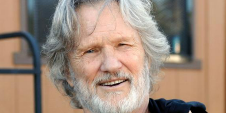 Murió Kris Kristofferson, protagonista de la película ‘Nace una estrella’, a los 88 años