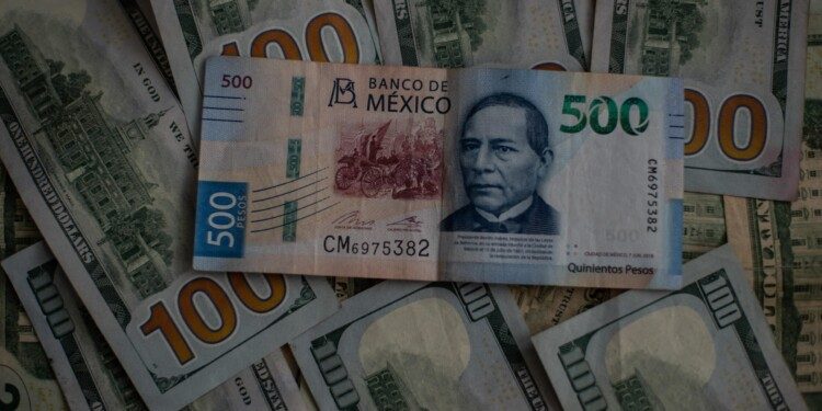Avizoran volatilidad para peso mexicano