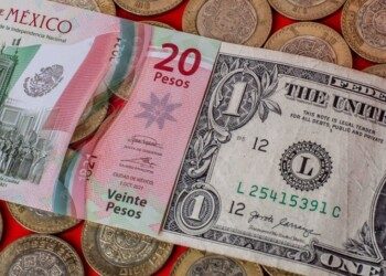 Peso supera la barrera de 20 unidades por dólar tras avance de la reforma judicial de AMLO