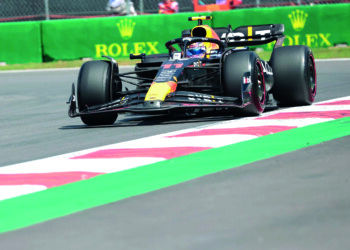 Evitará Red Bull diseños en auto para no darle más peso