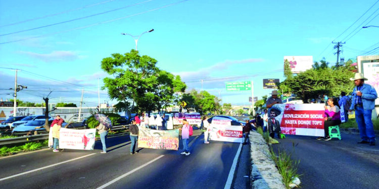 Colapsan ejidatarios Bernardo Quintana