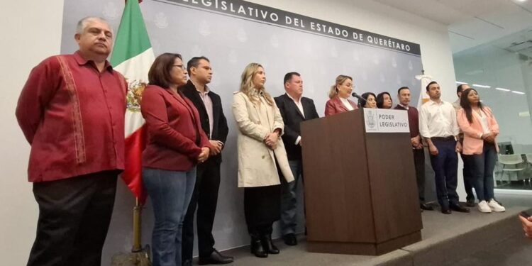 Bancada de Morena exige reanudación de sesión para designar Mesa Directiva