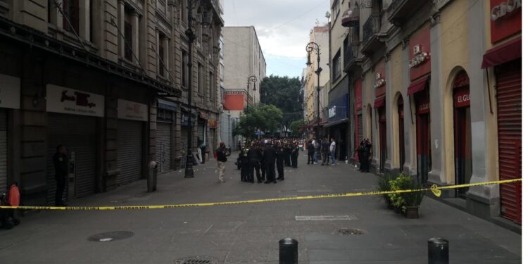 Atacan a lideresa de ambulantes; matan a su yerno