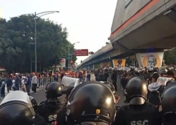 Protestan trabajadores del PJ en inmediaciones de San Lázaro