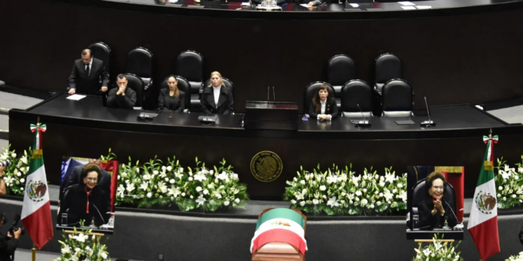 Rinden homenaje luctuoso a Ifigenia Martínez 