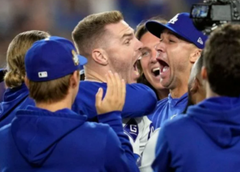 Se llevan Dodgers primer juego de Serie Mundial