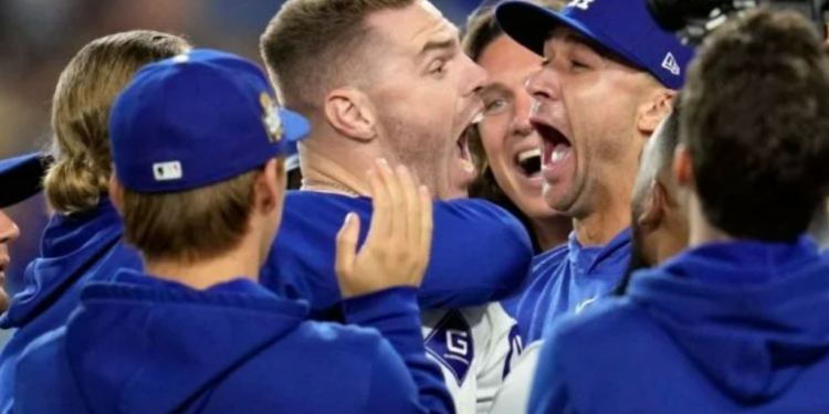 Se llevan Dodgers primer juego de Serie Mundial