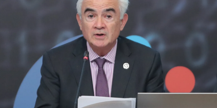 Advierten mayor inflación  por alzas al salario mínimo