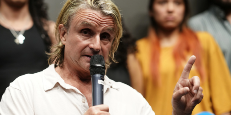 Descartan irregularidades con becarios