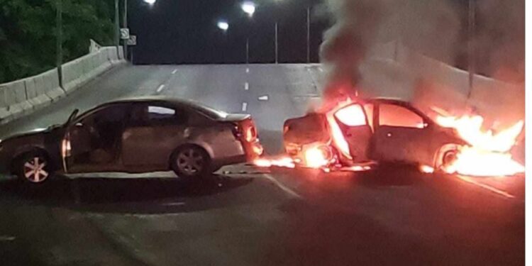 Reportan en Sinaloa bloqueos y narcomantas