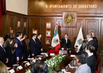 Felifer Macías rinde protesta como alcalde de Querétaro; y toma protesta a miembros del cabildo