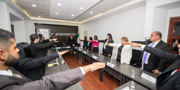 Rodrigo Monsalvo rinde protesta como nuevo alcalde de El Marqués