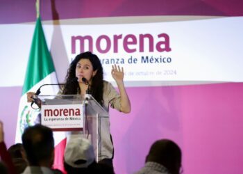 Con caos y manifestación del Poder Judicial, dirigencia nacional de Morena se presenta ante militantes en Querétaro