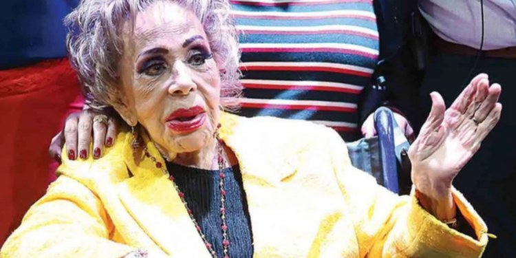 Silvia Pinal permanecerá hospitalizada “por 72 horas”