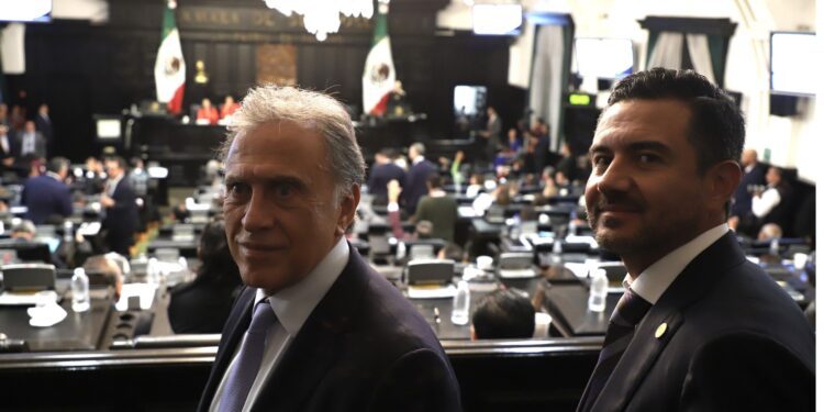 Expulsan a los Yunes del PAN 