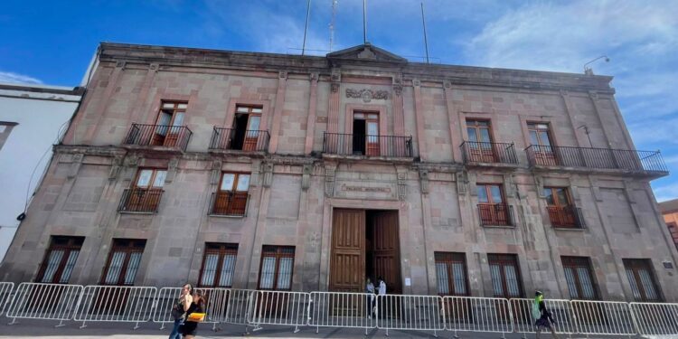 Contemplan posibilidad de dar espacio de venta a artesanos en edificio de delegación Centro Histórico