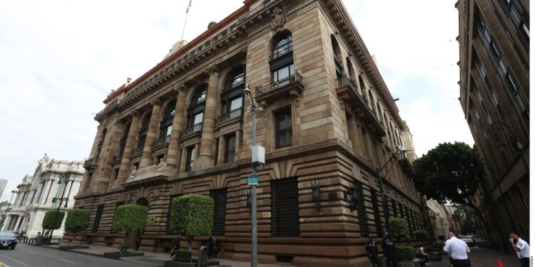 Banxico recorta  su tasa