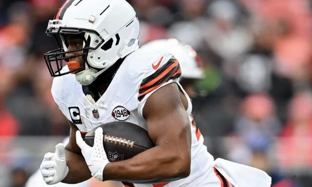 Pierde Browns a Nick Chubb