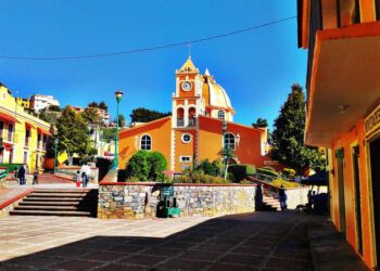 Atiende Felifer necesidades de los colonos de Juriquilla