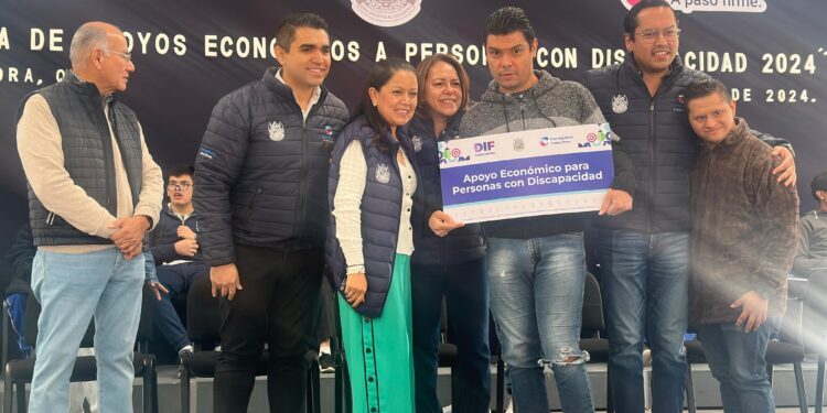 Benefician a 625 personas con discapacidad apoyos económicos en Corregidora