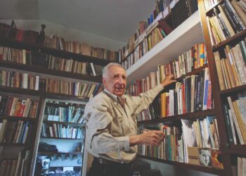 SINTONIZANDO A LEÑERO