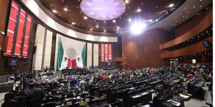 Morena cambia la Constitución cada 15 horas