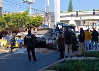 Pipa cae del puente de Santa Bárbara sobre un taxi