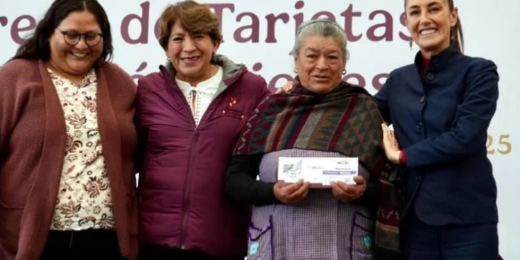 Arranca Sheinbaum entrega de tarjetas de Bienestar a mujeres