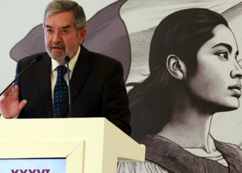 Pide De la Fuente a cónsules defender a connacionales en EU 