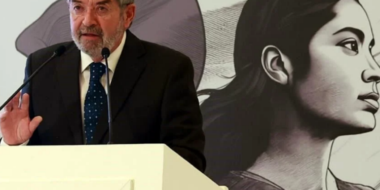 Pide De la Fuente a cónsules defender a connacionales en EU 
