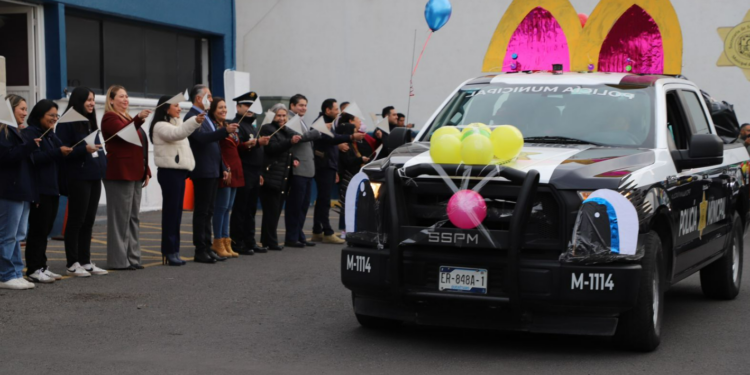 Policías de Querétaro ayudan por quinto año a Reyes Magos