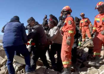 Aumentan a 95 los muertos por el sismo de magnitud 6.8 en la región china del Tíbet