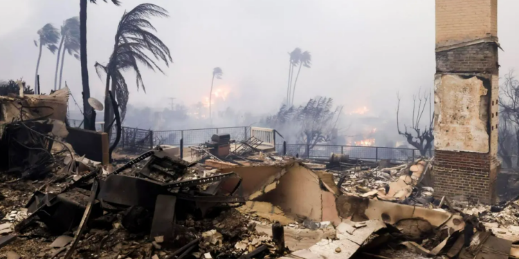 Incendios en Los Ángeles cobran sus dos primeras víctimas mortales