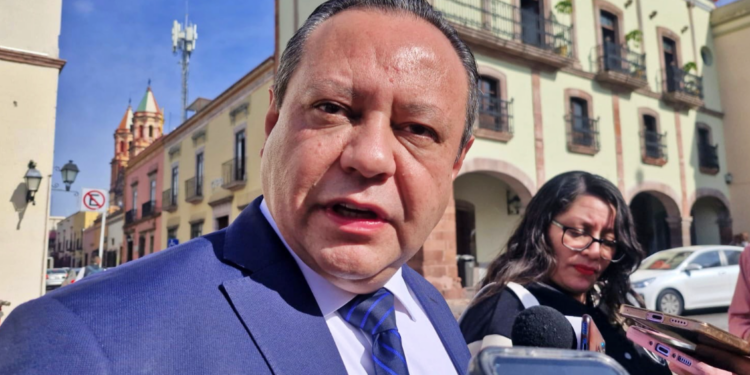 Que no se descarta que  se reestablezcan horarios  de antros: Felifer Macías