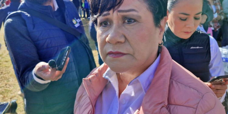 Tras la detención de cirujano médico, llama  Martina a corroborar licencias