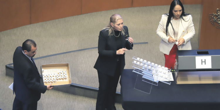 Realiza Senado sorteo de aspirantes de PJF