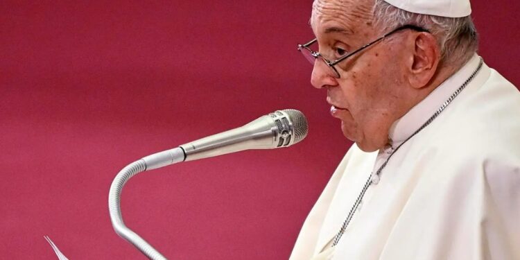 El Papa expresa su tristeza por las víctimas y destrucción de los incendios en Los Ángeles