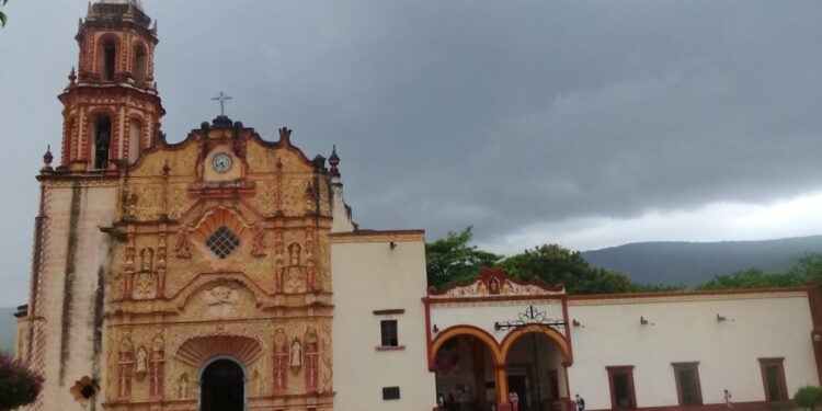 Suspenden clases presenciales en zona serrana de Querétaro