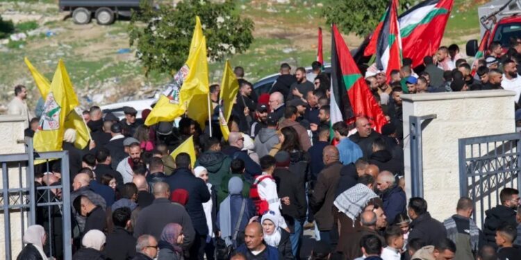 Israel anuncia la liberación de los 200 presos palestinos a cambio de rehenes israelíes