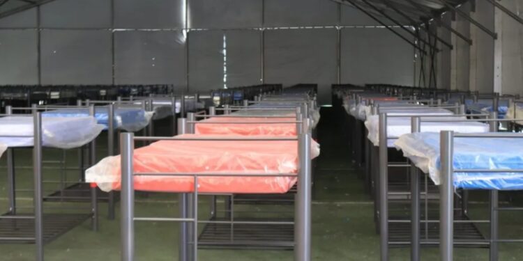 Gobierno instala 10 centros de atención para recibir a migrantes deportados de EU