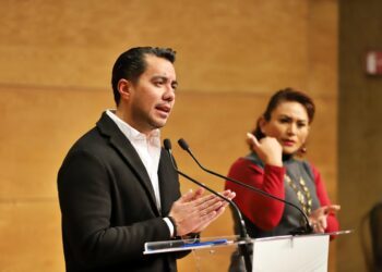 Invita Felifer Macías a la megaconsulta