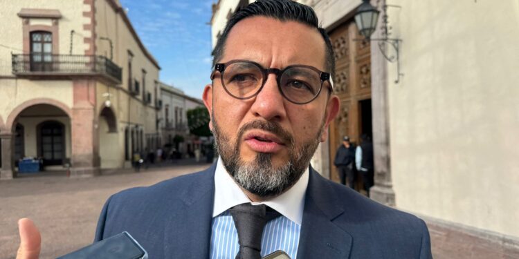 Habrá establecimientos que por sus condiciones no podrán reaperturar, señala Carlos Alcaraz