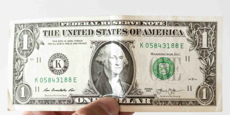 Rebasa dólar los 21 pesos tras anuncio de aranceles de Trump