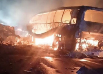 Choque entre autobús y tráiler en la carretera Escárcega-Villahermosa deja 35 muertos