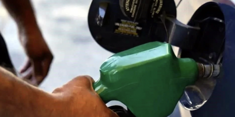 Promete Pemex gasolina por debajo de 24 pesos